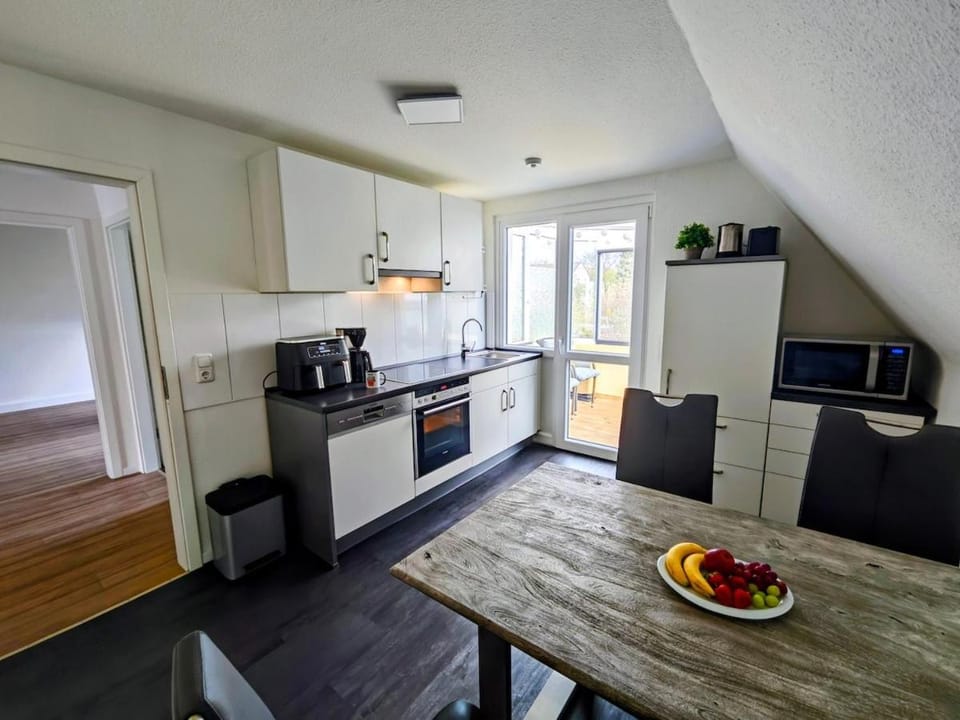 3 Zimmer-Wohlfühl-Oase mit Balkon-Lounge & Office Apartment in Hanover
