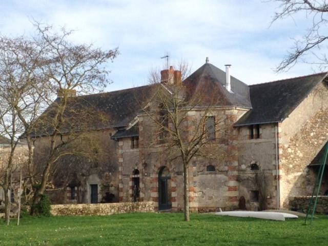 Magnifique Loft au coeur de l'Anjou 20 mn d'Angers pour 15 personnes Bed and Breakfast in Pays de la Loire