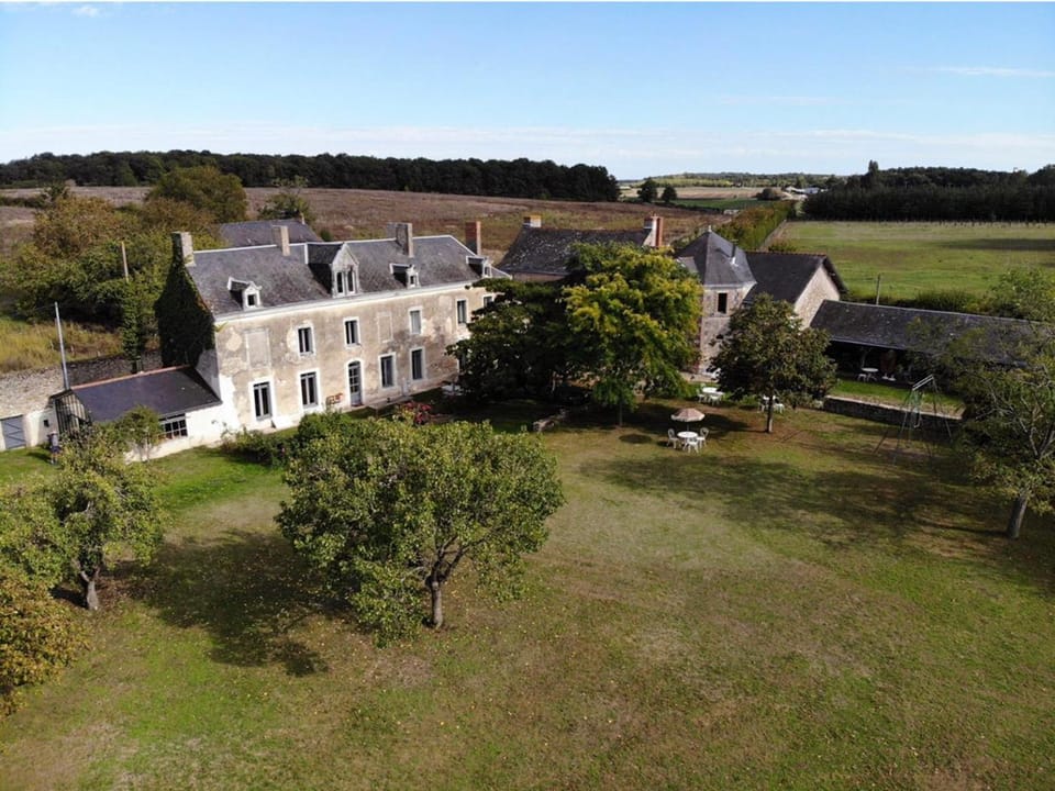 Magnifique Loft au coeur de l'Anjou 20 mn d'Angers pour 15 personnes Bed and Breakfast in Pays de la Loire