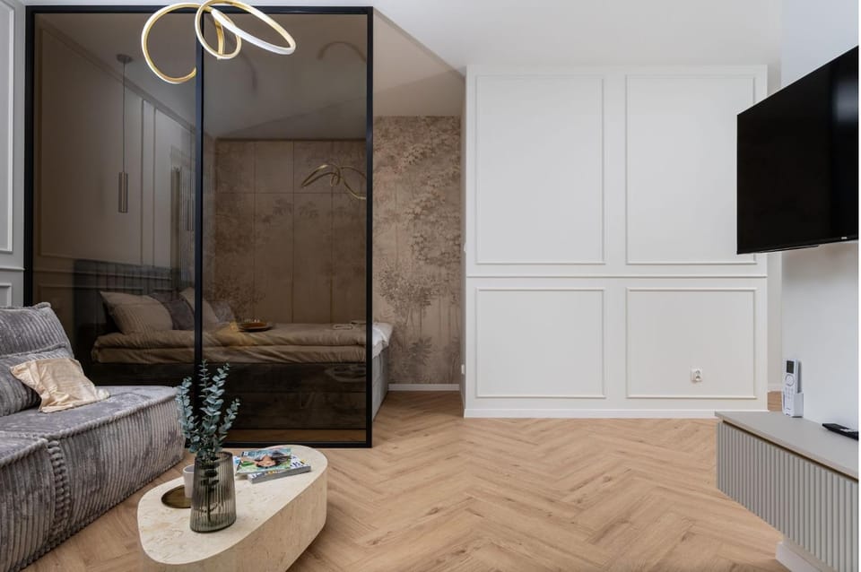 Bed, TV and multimedia, Kitchen or kitchenette, Seating area, wardrobe