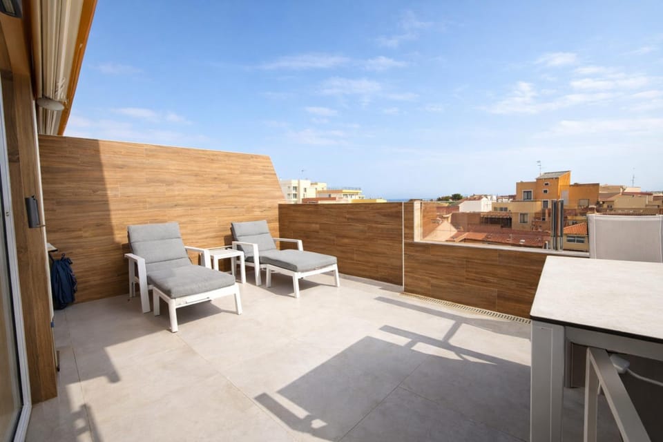 View (from property/room), Balcony/Terrace, City view, Sea view