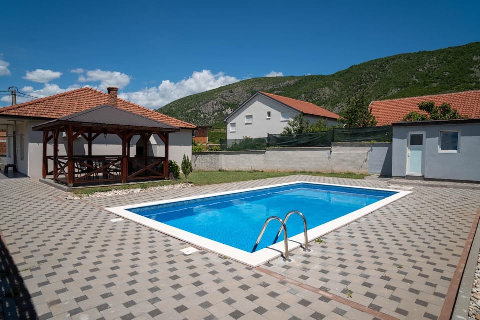 Property building, Mountain view, Pool view, Swimming pool