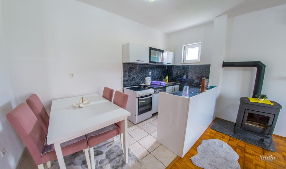 Kitchen or kitchenette, Dining area, dishwasher, oven, stove