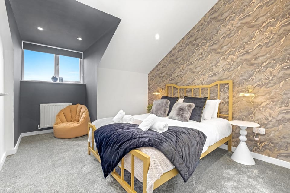 Bed, Bedroom