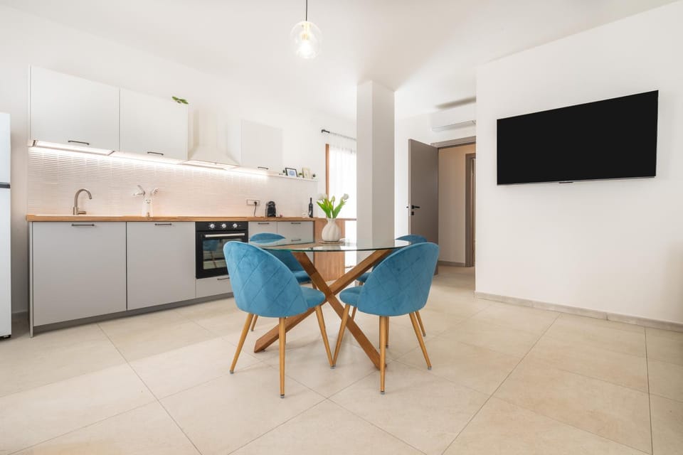 Property building, Kitchen or kitchenette, Living room
