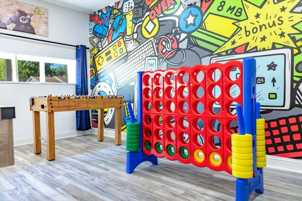 Funky Haus near Six Flags and ATT Stadium with Game & Movie room House in Grand Prairie