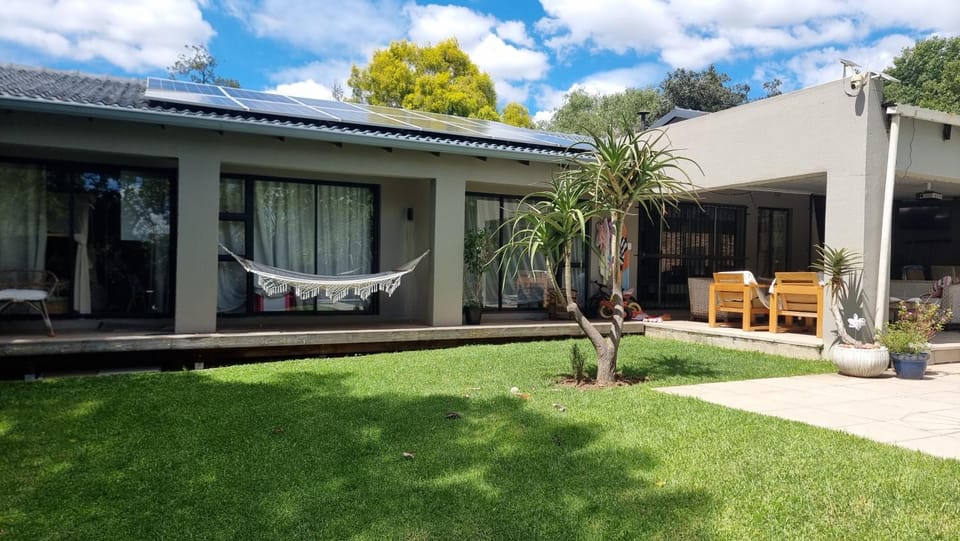 Luxury Solar Home - Pool, Pizza Oven & Garden Villa in Sandton