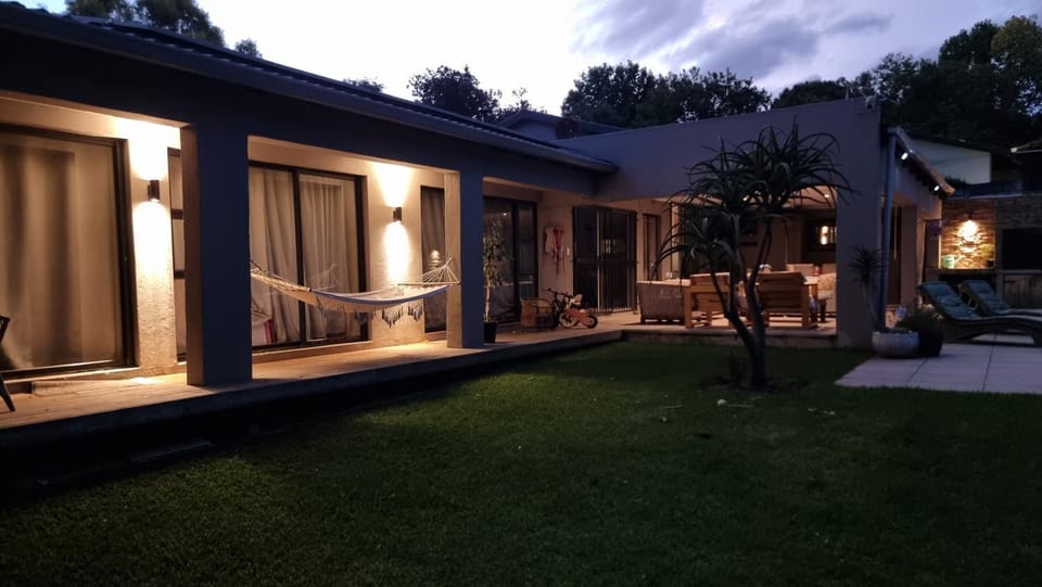 Luxury Solar Home - Pool, Pizza Oven & Garden Villa in Sandton
