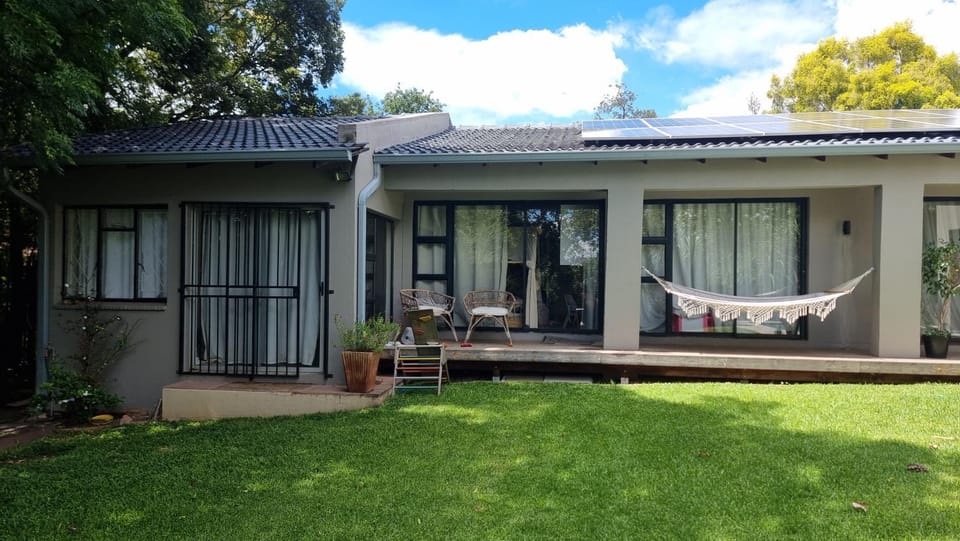 Luxury Solar Home - Pool, Pizza Oven & Garden Villa in Sandton