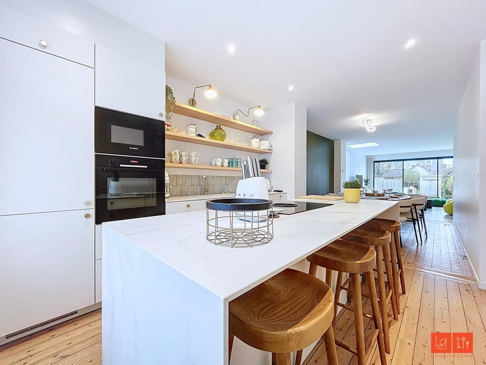 Dining area, kitchen