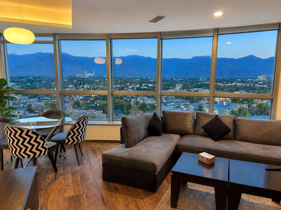 Natural landscape, View (from property/room), Balcony/Terrace, Living room, Seating area, Dining area, Mountain view