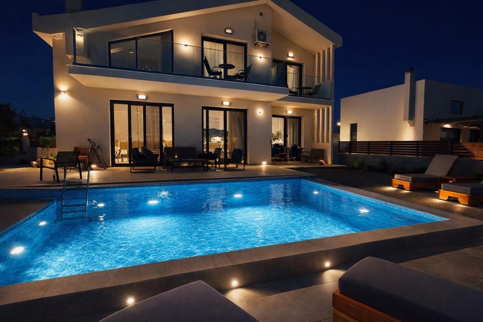 Property building, Balcony/Terrace, Balcony/Terrace, Swimming pool