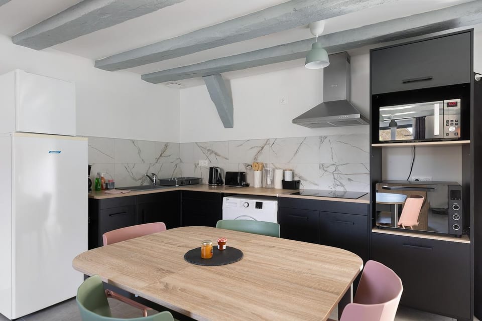 Property building, Kitchen or kitchenette, Living room