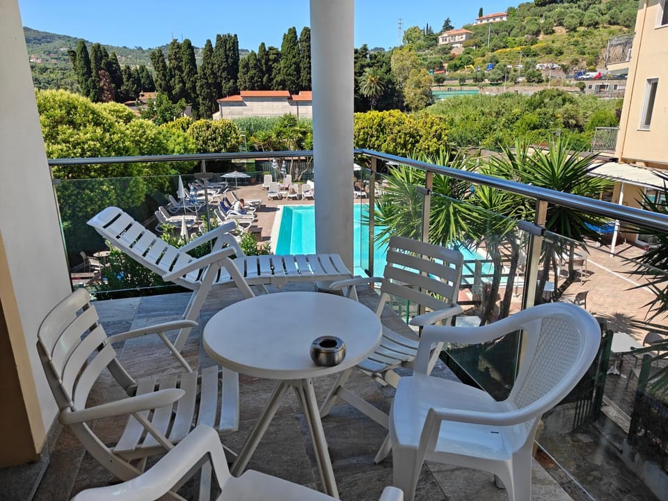 Day, Natural landscape, View (from property/room), Balcony/Terrace, Pool view, Swimming pool, sunbed