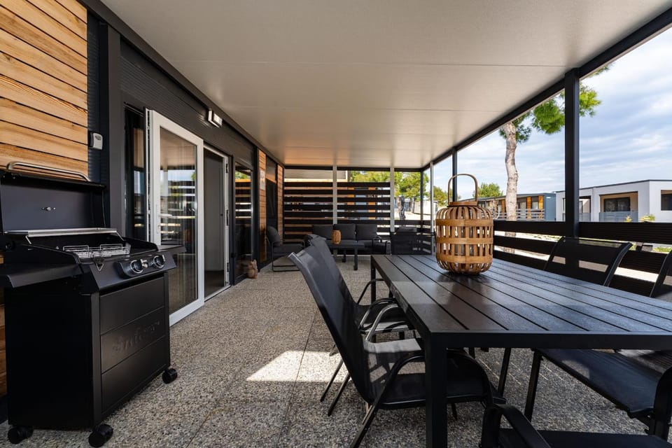 Patio, Day, BBQ facilities, View (from property/room), Balcony/Terrace, Seating area, Dining area