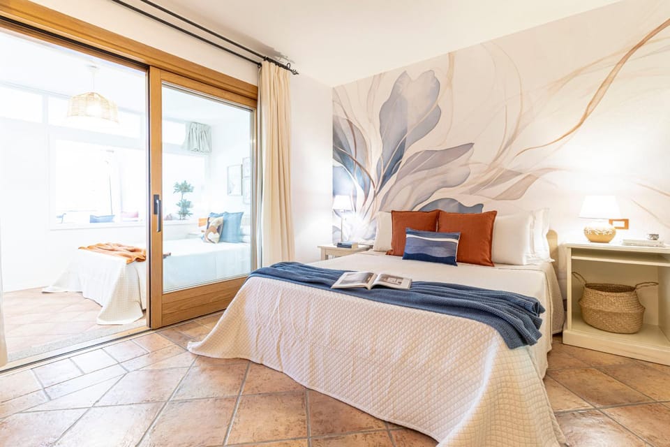 Bed, Living room