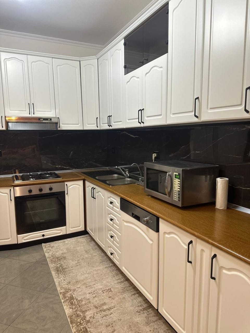 Coffee/tea facilities, Kitchen or kitchenette, minibar, oven, toaster