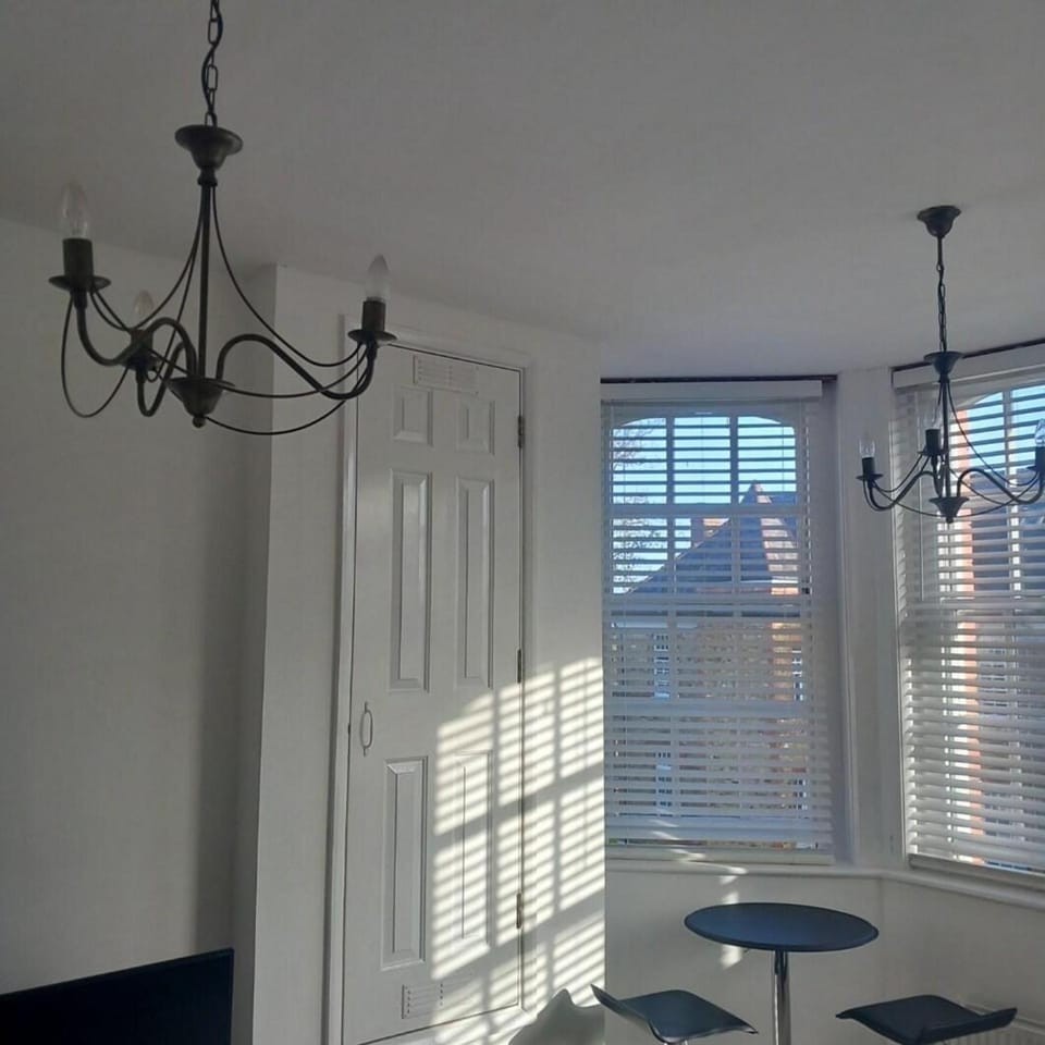 Day, Dining area
