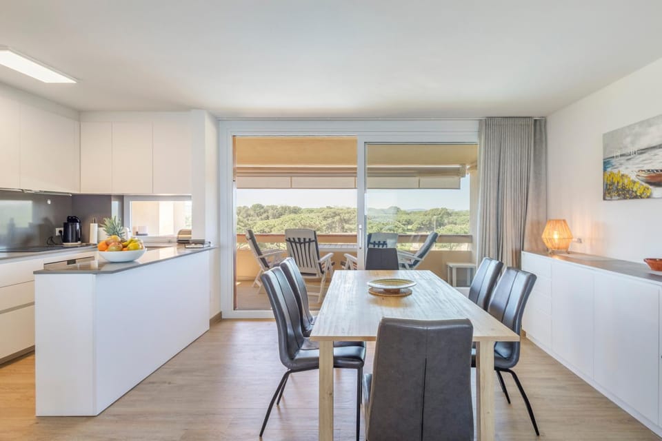 Property building, Kitchen or kitchenette, Living room