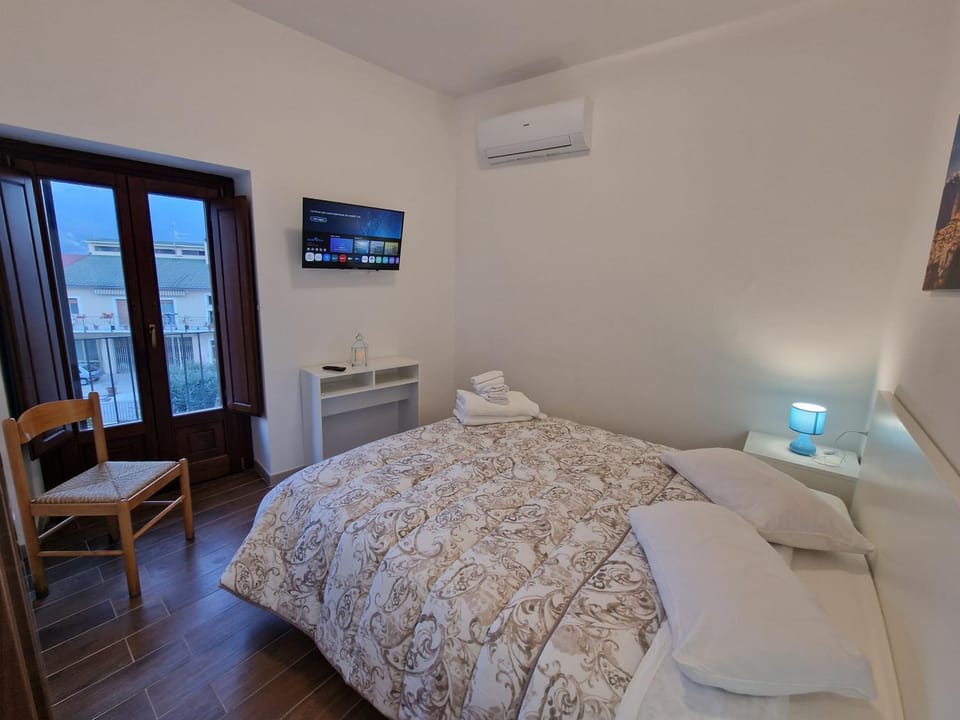 Property building, Balcony/Terrace, Balcony/Terrace