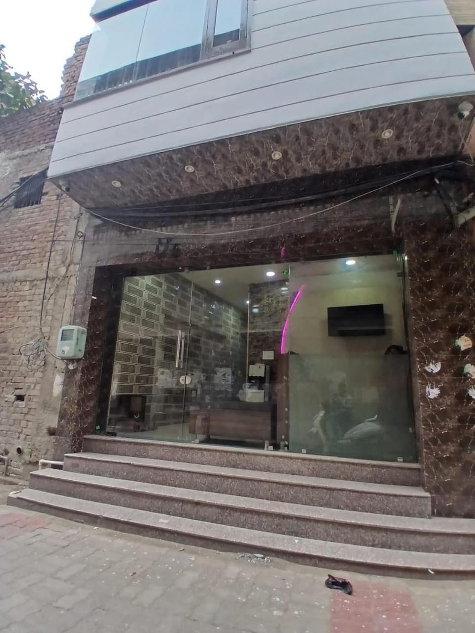 Property building, Facade/entrance, Day