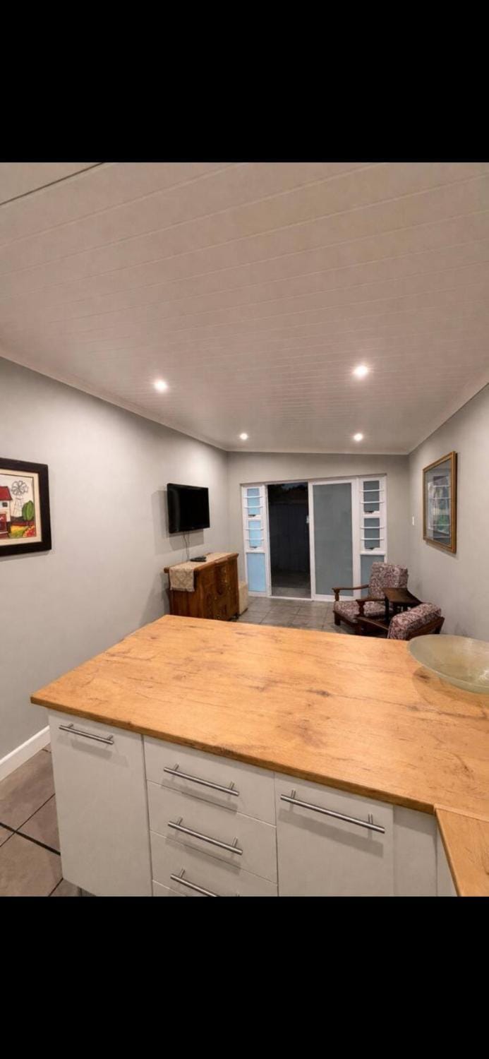 Bay Breeze Retreat Apartment in Port Elizabeth