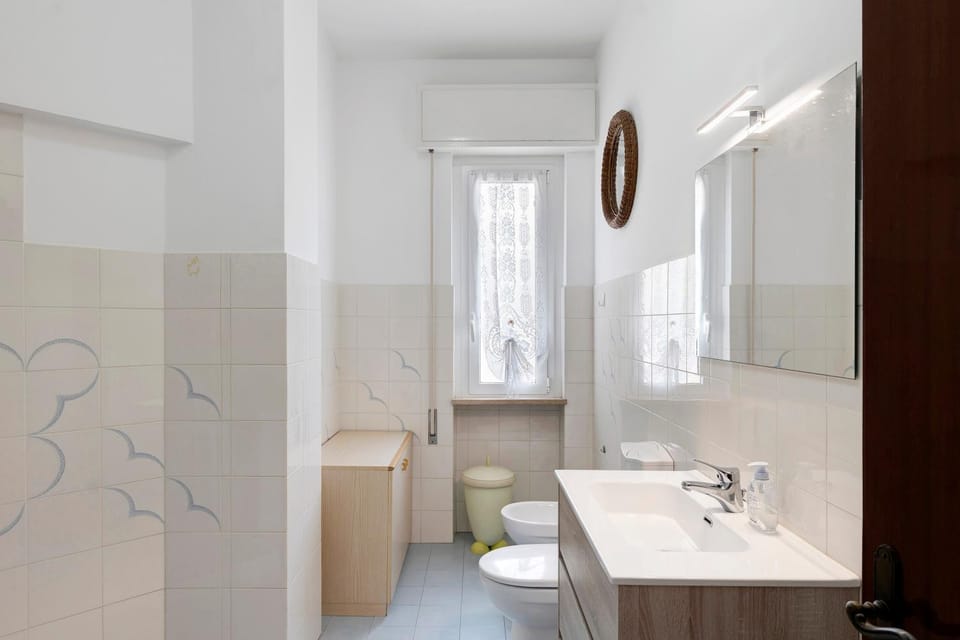 Bathroom, Living room