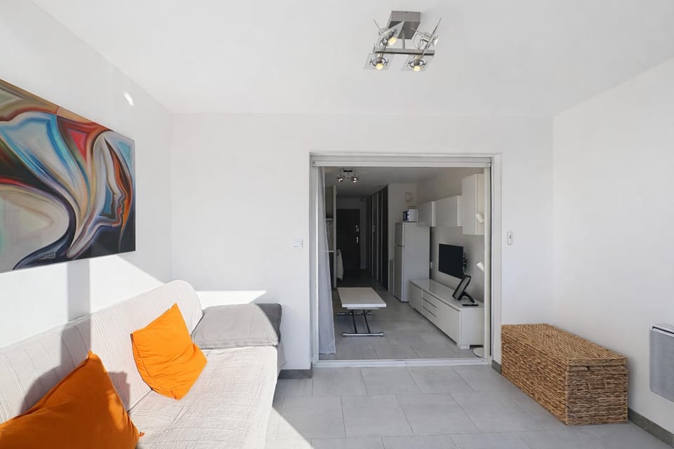 Studio Bandol Piscine Plages à pieds Parking Apartment in French Riviera