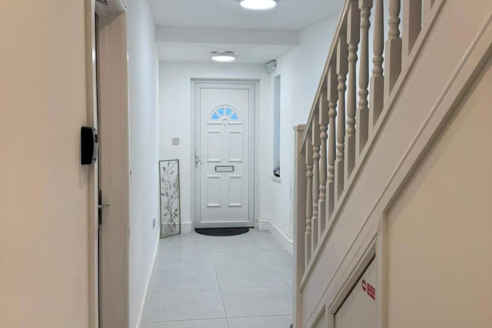Facade/entrance, Photo of the whole room, Decorative detail, acessibility