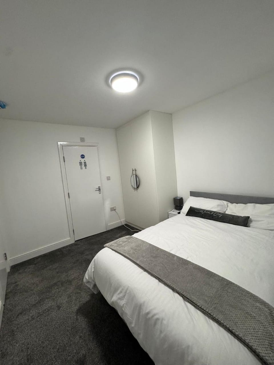 Bed, Photo of the whole room, Decorative detail, Bedroom