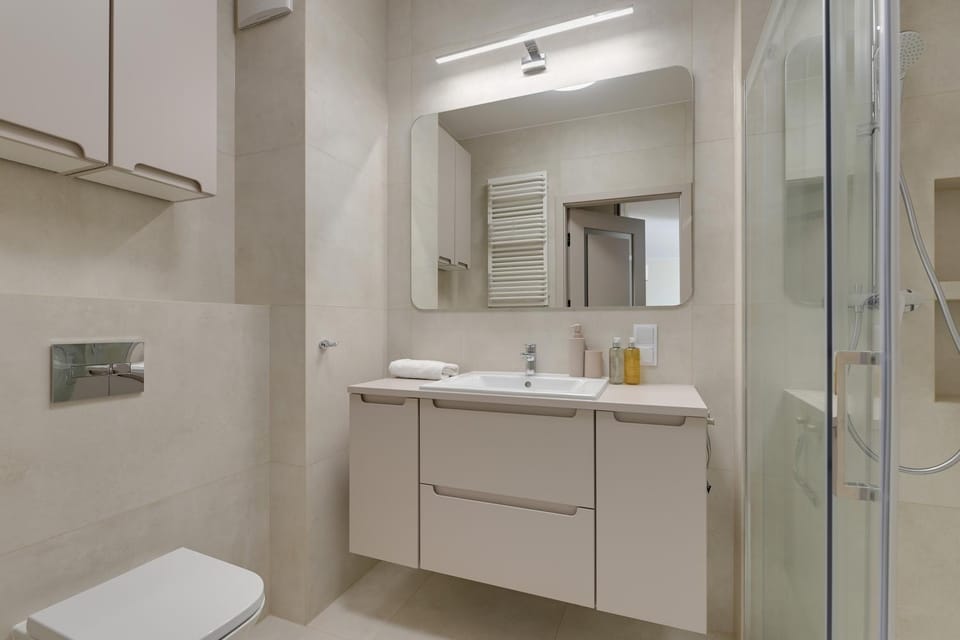 Shower, Toilet, Bathroom