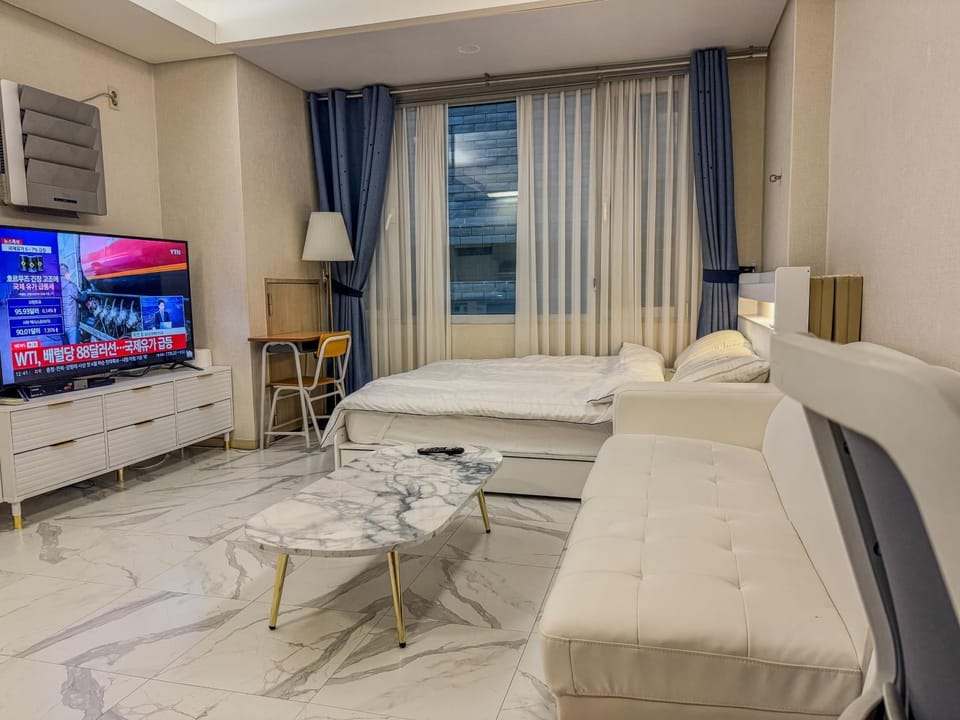 Gangnam Station 5min Cozy Urban Signature Stay Apartment in Seoul