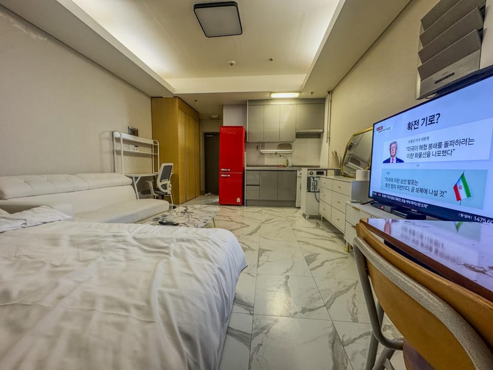 Gangnam Station 5min Cozy Urban Signature Stay Apartment in Seoul