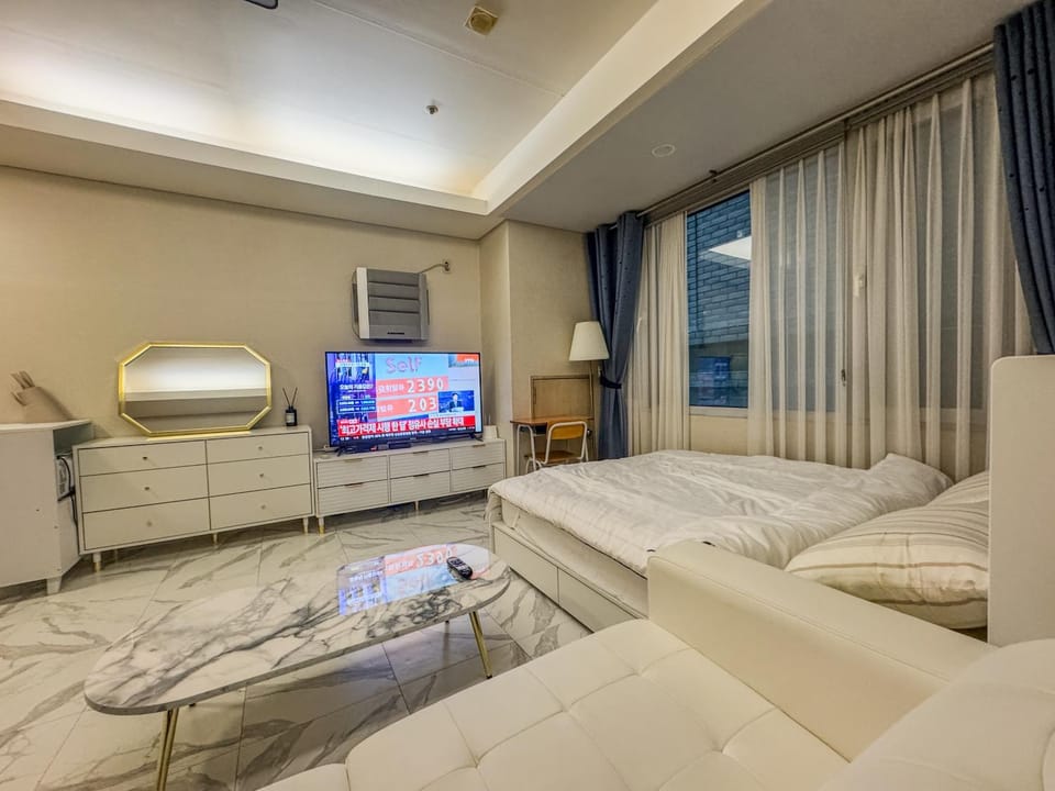 Gangnam Station 5min Cozy Urban Signature Stay Apartment in Seoul