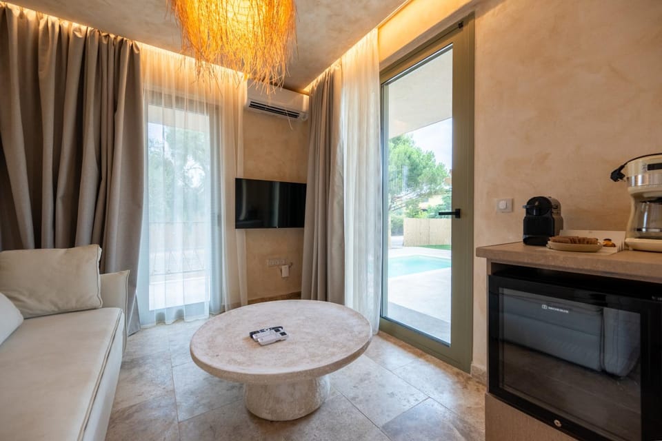 Terra Elea Luxury Pool Suite Aura House in Nikiti