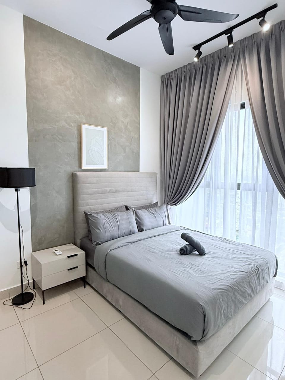 Bed, Photo of the whole room, Bedroom, towels, air conditioner