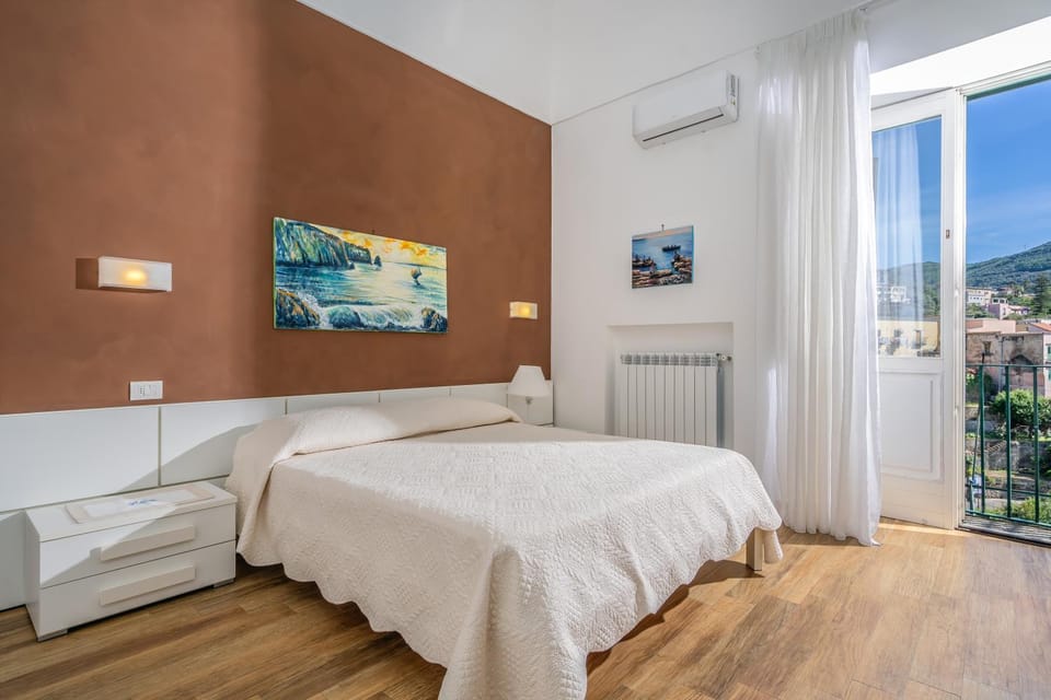 Bedroom, air conditioner