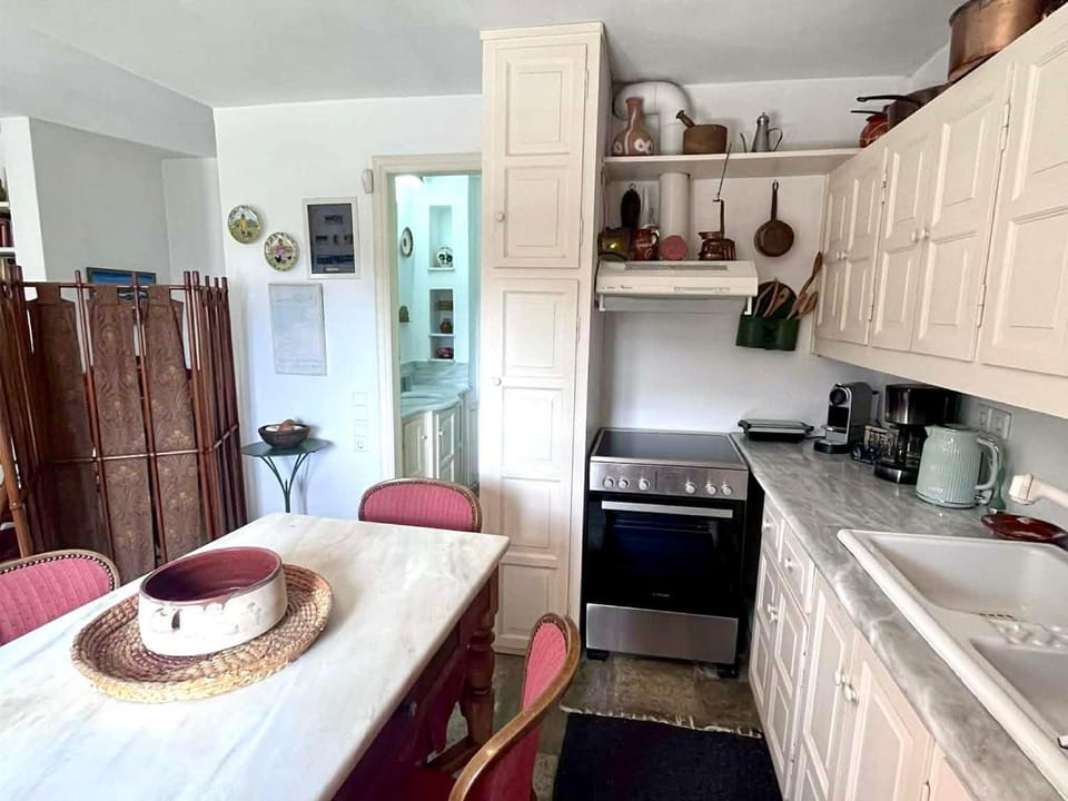 Coffee/tea facilities, kitchen