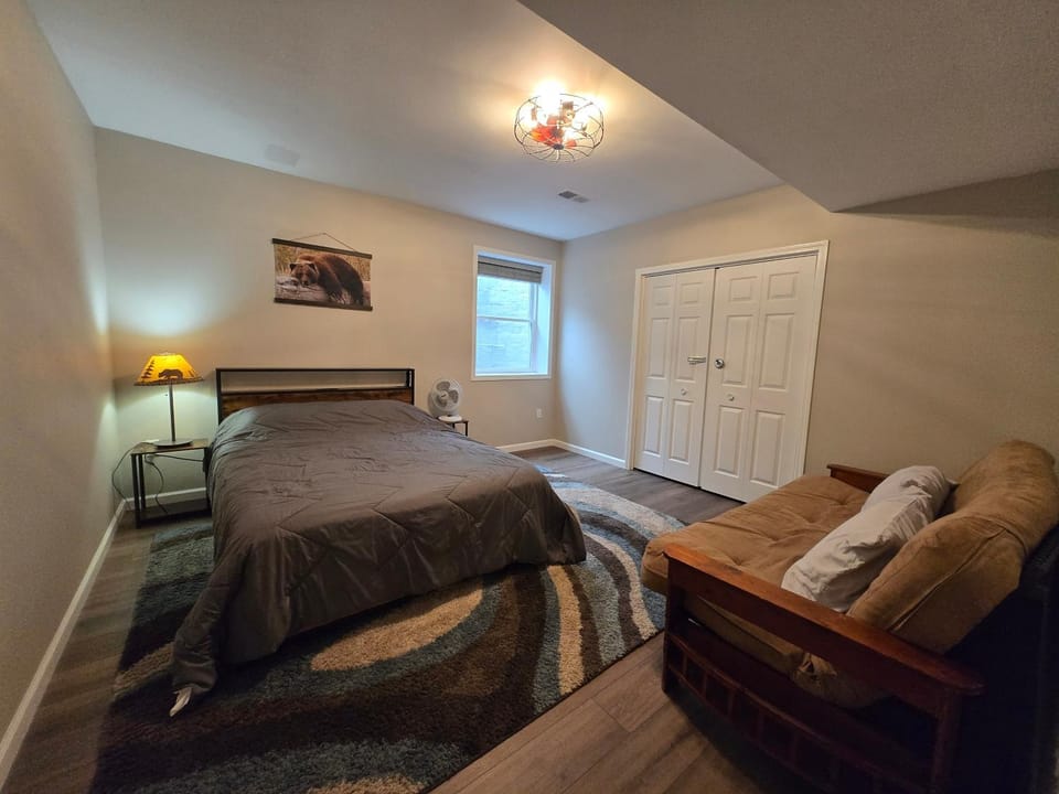 Bed, Seating area, Bedroom