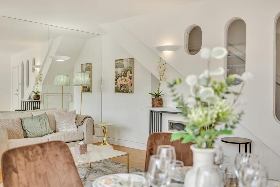 Seating area, Dining area