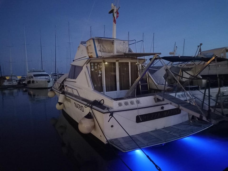 Barca deliziosa Docked boat in Lacco Ameno