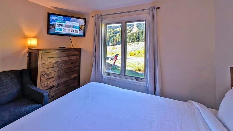 Cahilty #211 Hotel Room Hotel in British Columbia