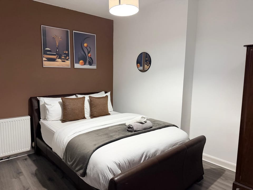 Spacious Vacation Home, Sleeps 8 House in Edinburgh