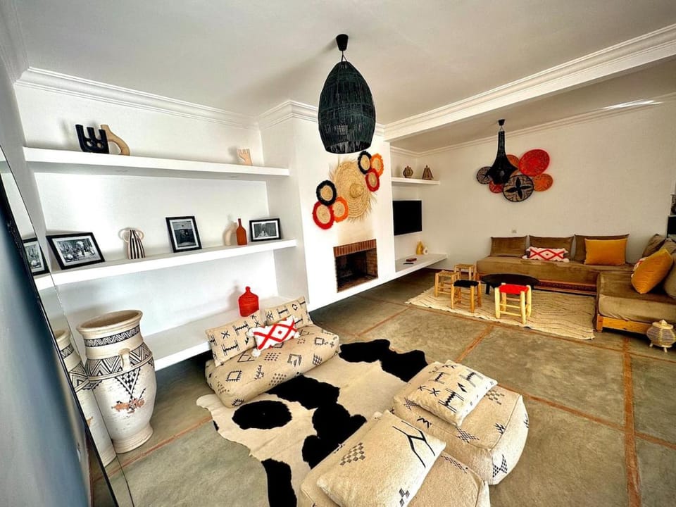 BEST Villa with Private Pool, 9 Minutes from Downtown Villa in Marrakesh