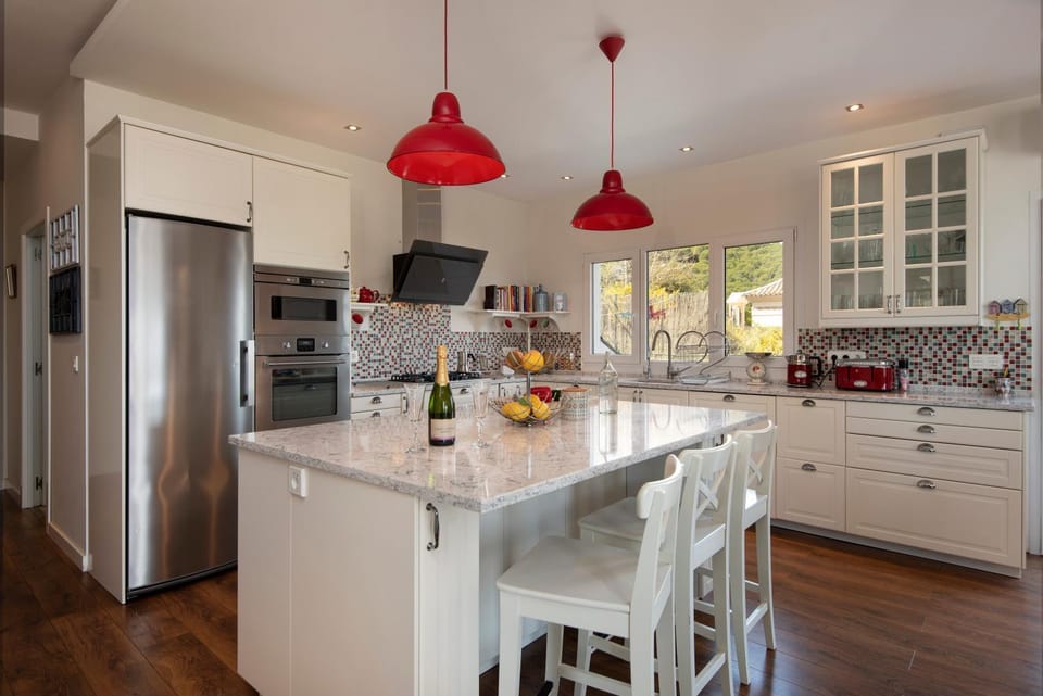Property building, Kitchen or kitchenette, Living room