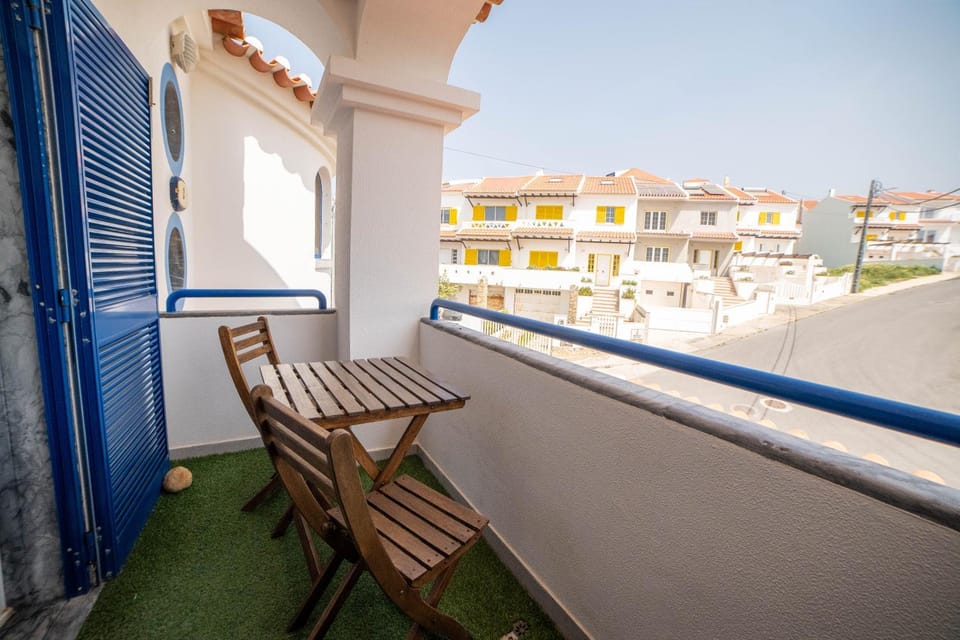 Saltline Surf House Ericeira Hostel in Ericeira