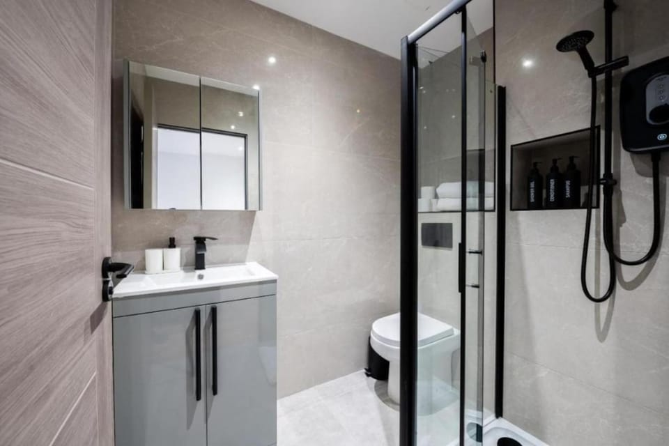 Toilet, Bathroom, towels