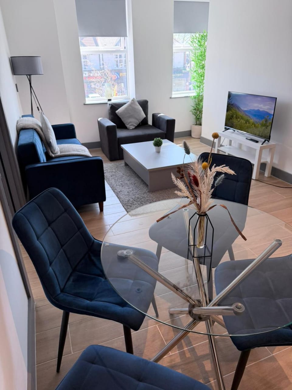TV and multimedia, Living room, Seating area