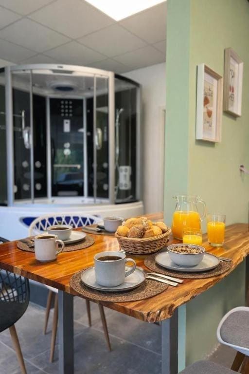 Dining area, Breakfast