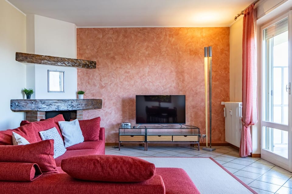 TV and multimedia, Living room, fireplace